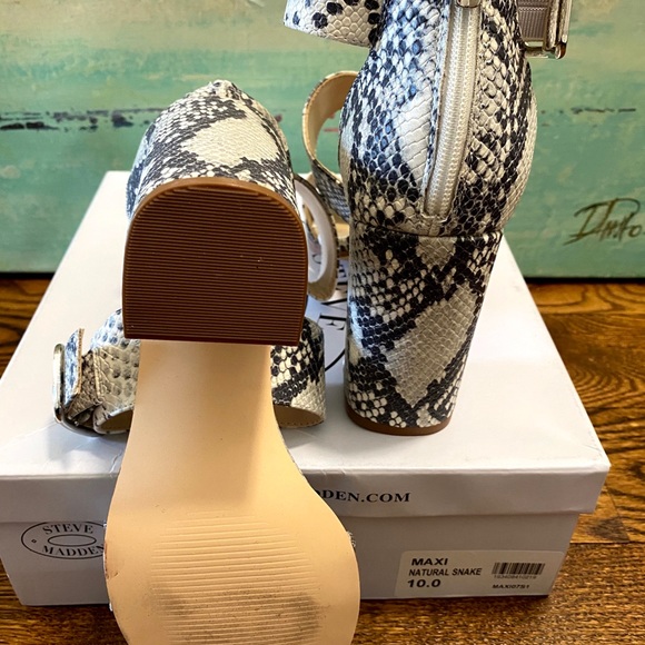 Steve Madden Open Toe Snake Sandals - Picture 3 of 6